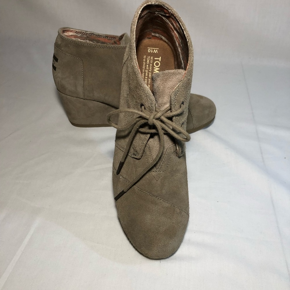 Toms Women’s Wedge Shoe